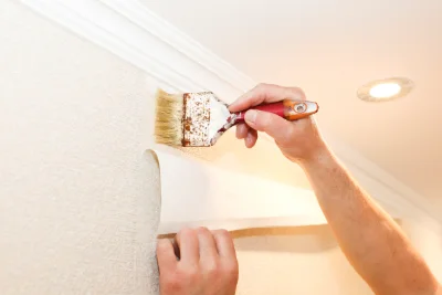 Pose de papier peint à Benais — revêtements muraux et toiles de verre